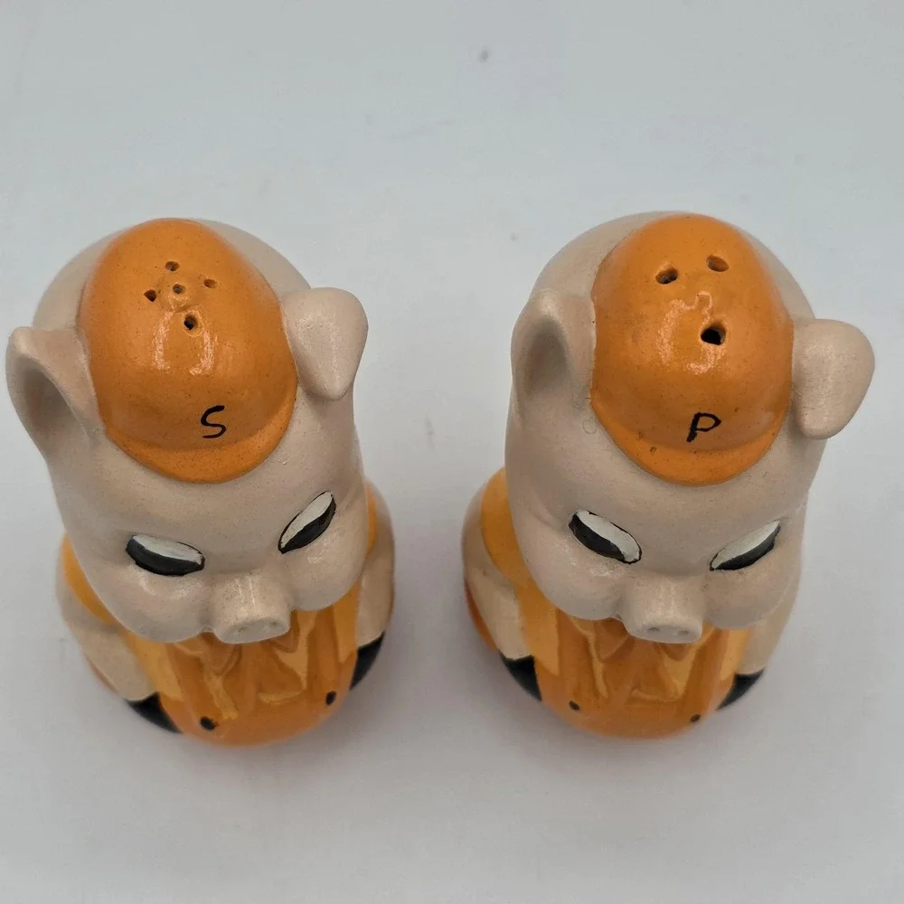 Ceramic Pig Salt & Pepper Shakers Set of 2 Orange Overalls Farmhouse Decor Pair‎
